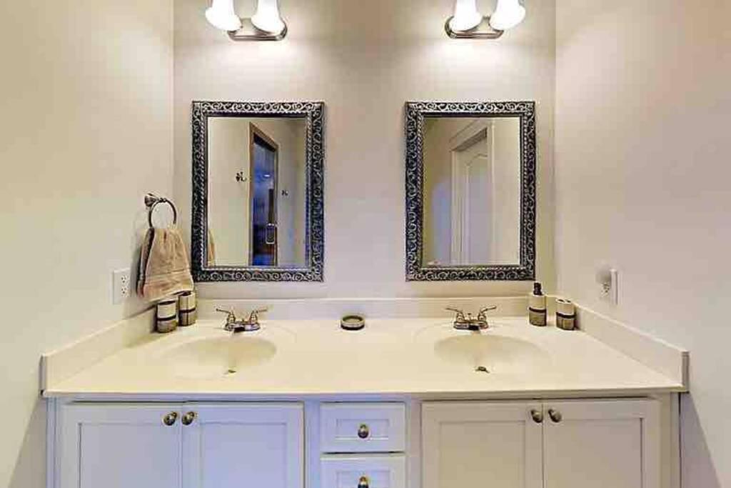 Serenity Views Comfort - Close To & Parkway! Weaverville
