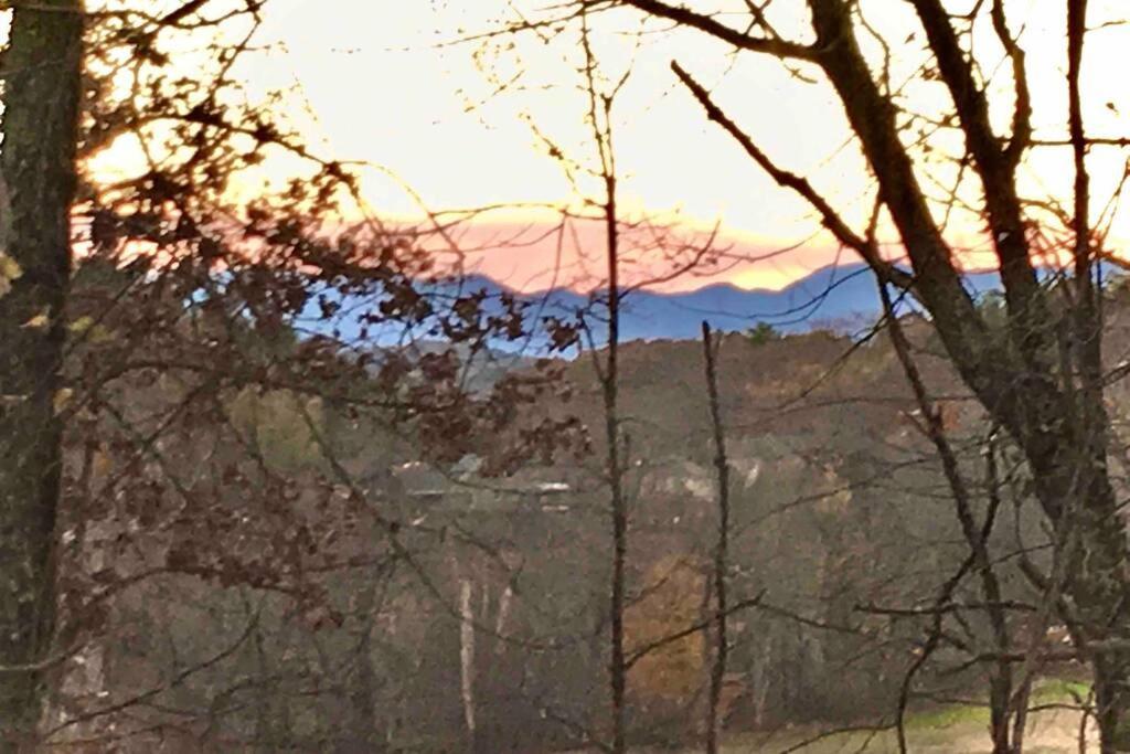 Holiday home Serenity Views Comfort - Close To & Parkway!