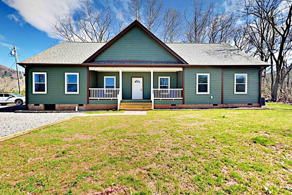 Holiday home Serenity Views Comfort - Close To & Parkway! *