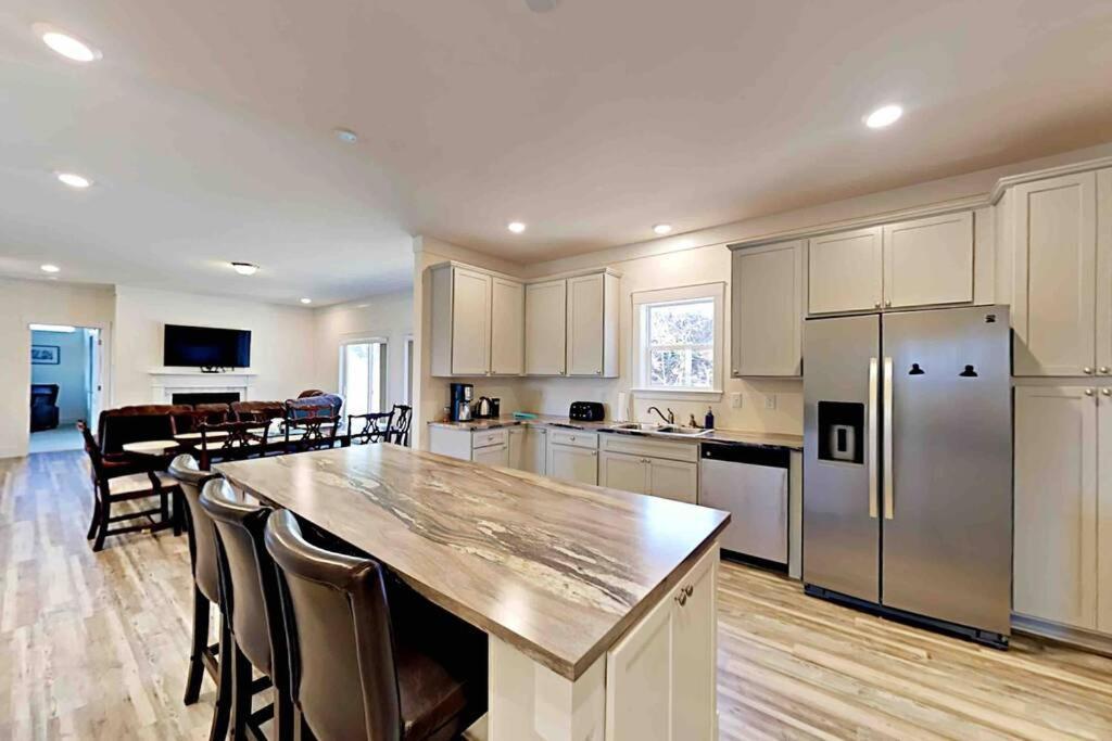 Serenity Views Comfort - Close To & Parkway! Holiday home